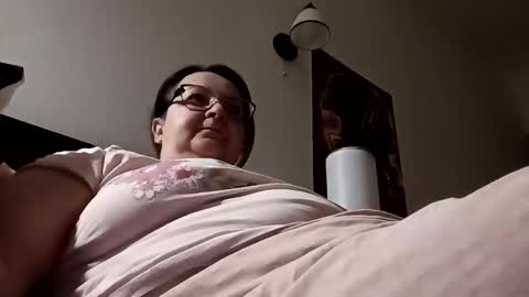 Lora online show from January 3, 2025, 7:07 pm