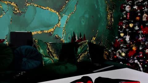 Miss online show from December 13, 2024, 5:21 pm