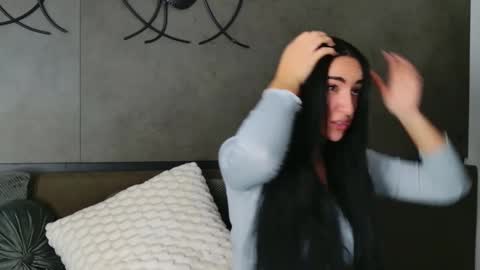 Miss online show from November 30, 2025, 7:07 pm