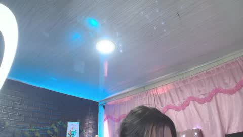 Loren online show from February 4, 2025, 8:59 pm