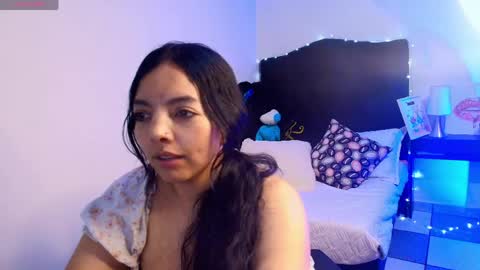 Snapshot of loren_44tits chatting on May 14, 2026, 9:32 pm Loren online show from May 14, 2026, 9:32 pm