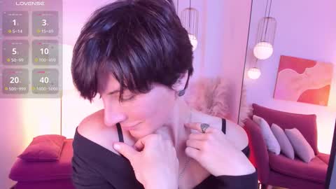 Loren online show from October 3, 2025, 2:25 pm