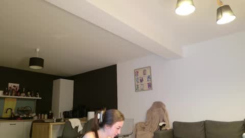 Amelia online show from September 21, 2025, 6:53 pm