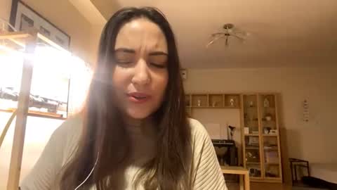 lorenrutty online show from November 18, 2025, 7:13 am