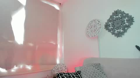 L O R E N online show from February 3, 2025, 5:03 pm