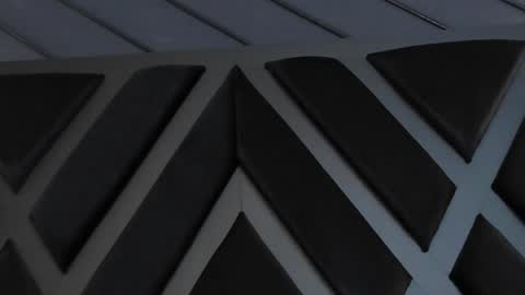  L O R E N Z O  Thumbs Up help  online show from January 14, 2025, 11:27 pm