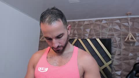  L O R E N Z O  Thumbs Up help  online show from January 30, 2025, 5:39 pm