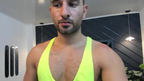  L O R E N Z O  Thumbs Up help  online show from February 6, 2025, 6:02 pm