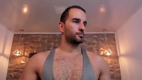  L O R E N Z O  Thumbs Up help  online show from February 20, 2025, 5:29 pm