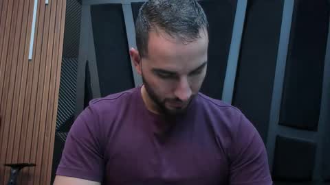  L O R E N Z O  Thumbs Up help  online show from September 26, 2025, 5:17 pm