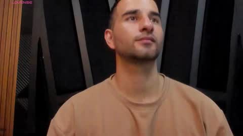  L O R E N Z O  Thumbs Up help  online show from November 10, 2025, 5:12 pm