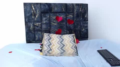 loretahorny online show from February 15, 2025, 8:11 am