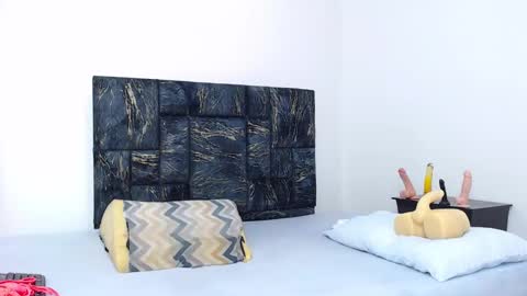 loretahorny online show from March 8, 2025, 9:29 pm