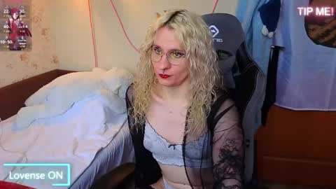 Lori -----------------------------------    online show from April 25, 2026, 1:52 pm