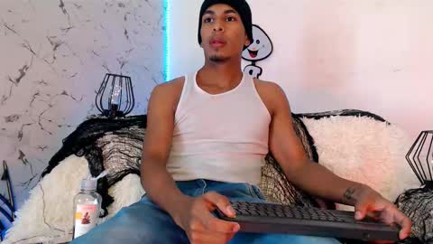 Lorian Vikel  online show from October 5, 2025, 9:45 pm