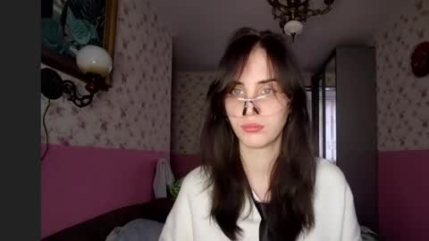 Kira online show from December 2, 2025, 7:14 am