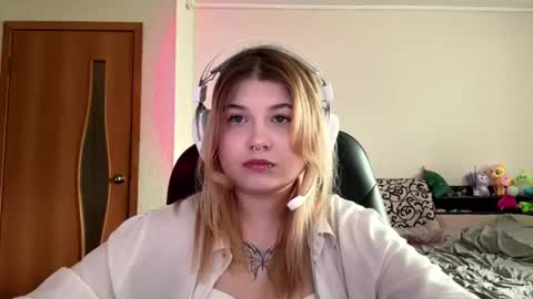 Stasha online show from June 17, 2026, 8:39 am