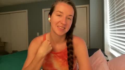 lothlori online show from April 22, 2026, 11:45 am