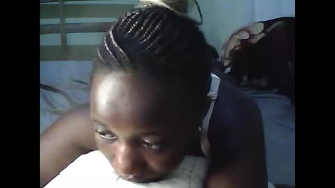 lotty_lavilla online show from April 23, 2026, 7:05 pm