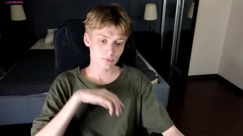 Snapshot of louie_evans chatting on September 14, 2025, 8:30 pm louie_evans online show from September 14, 2025, 8:30 pm