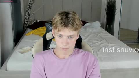 Snapshot of louie_evans chatting on September 17, 2025, 8:10 pm louie_evans online show from September 17, 2025, 8:10 pm