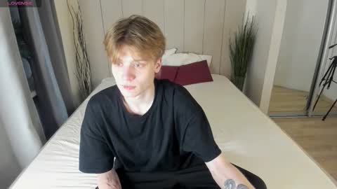 Snapshot of louie_evans chatting on December 21, 2025, 8:49 pm louie_evans online show from December 21, 2025, 8:49 pm