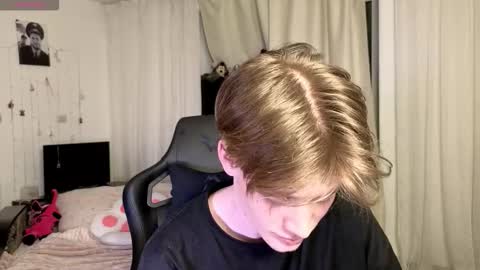 Snapshot of louie_evans chatting on February 2, 2026, 8:18 pm louie_evans online show from February 2, 2026, 8:18 pm