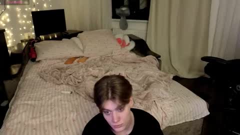 Snapshot of louie_evans chatting on February 3, 2026, 4:32 am louie_evans online show from February 3, 2026, 4:32 am