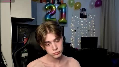 Snapshot of louie_evans chatting on February 5, 2026, 3:27 pm louie_evans online show from February 5, 2026, 3:27 pm