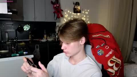 Snapshot of louie_evans chatting on March 5, 2026, 8:27 pm louie_evans online show from March 5, 2026, 8:27 pm