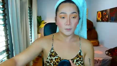 Snapshot of louie_sexy chatting on July 7, 2026, 6:47 am Cathy online show from July 7, 2026, 6:47 am