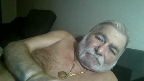 louis_chokdee online show from December 11, 2024, 6:42 pm