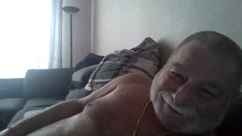 louis_chokdee online show from February 9, 2025, 3:45 pm