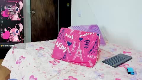 Snapshot of louise_22cm chatting on April 21, 2026, 1:06 pm Mi lu online show from April 21, 2026, 1:06 pm