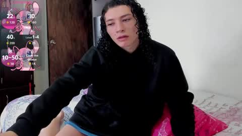 Snapshot of louise_22cm chatting on April 23, 2026, 2:08 pm Mi lu online show from April 23, 2026, 2:08 pm