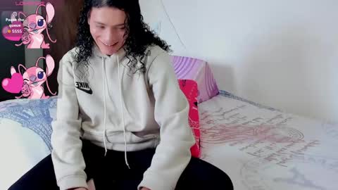 Snapshot of louise_22cm chatting on May 1, 2026, 1:26 pm Mi lu online show from May 1, 2026, 1:26 pm
