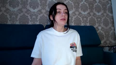 Snapshot of louise_phlox chatting on February 26, 2025, 4:14 am Louise online show from February 26, 2025, 4:14 am