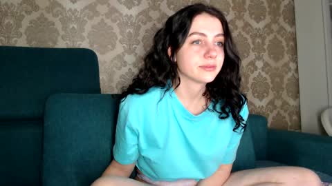 Snapshot of louise_phlox chatting on February 28, 2025, 12:42 pm Louise online show from February 28, 2025, 12:42 pm