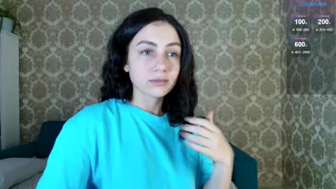 Snapshot of louise_phlox chatting on October 8, 2025, 10:02 am Louise online show from October 8, 2025, 10:02 am