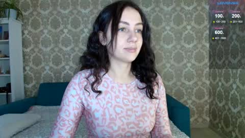 Snapshot of louise_phlox chatting on October 9, 2025, 7:28 am Louise online show from October 9, 2025, 7:28 am