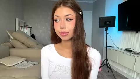 Snapshot of louiswawrzyniak chatting on July 5, 2026, 7:48 am Flora online show from July 5, 2026, 7:48 am
