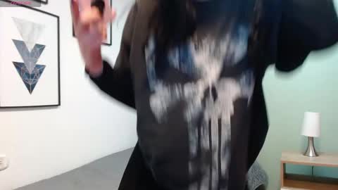 Snapshot of lourdes_metal chatting on April 15, 2026, 9:26 pm Lou online show from April 15, 2026, 9:26 pm