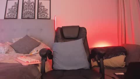 Lourrein Stoun   Independiente online show from November 5, 2025, 2:22 am