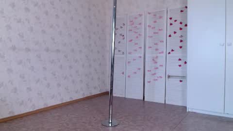 Snapshot of love_bella_ chatting on June 25, 2026, 5:12 am love bella online show from June 25, 2026, 5:12 am