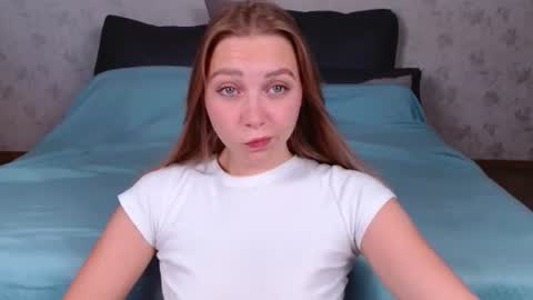 Snapshot of love_bella_ chatting on July 22, 2026, 12:35 am love bella online show from July 22, 2026, 12:35 am