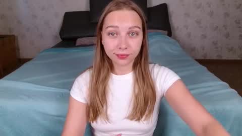 Snapshot of love_bella_ chatting on July 23, 2026, 12:24 am love bella online show from July 23, 2026, 12:24 am