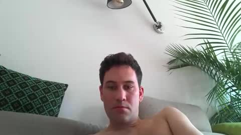 Snapshot of love_control chatting on May 9, 2026, 12:21 pm love_control online show from May 9, 2026, 12:21 pm