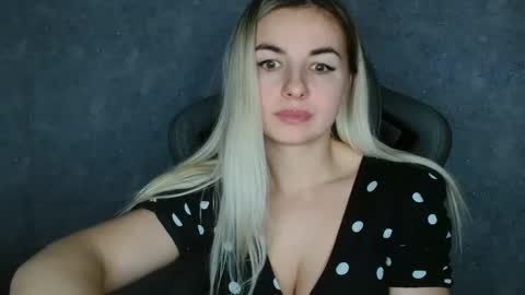 Snapshot of love_dom_meg chatting on February 19, 2025, 2:34 pm Megane online show from February 19, 2025, 2:34 pm