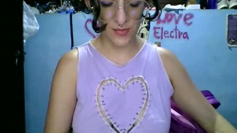Snapshot of love_electra chatting on April 5, 2026, 1:36 am love_electra online show from April 5, 2026, 1:36 am