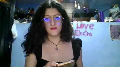 Snapshot of love_electra chatting on April 7, 2026, 12:33 am love_electra online show from April 7, 2026, 12:33 am